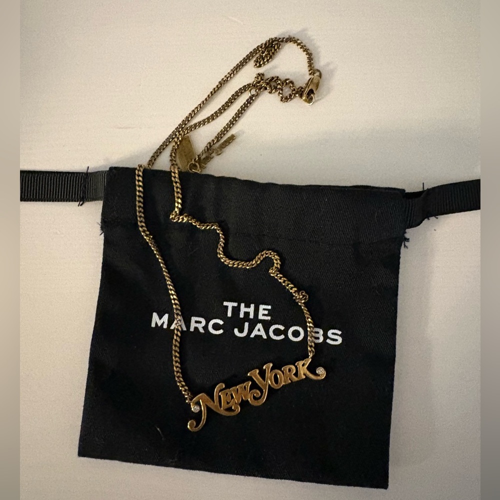 NEW YORK X MARC JACOBS NY NAMEPLATE NECKLACE